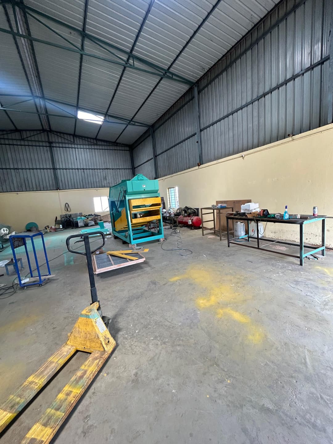 2,500 sqft warehouse in Banglore, Karnataka — photo 1 of 3