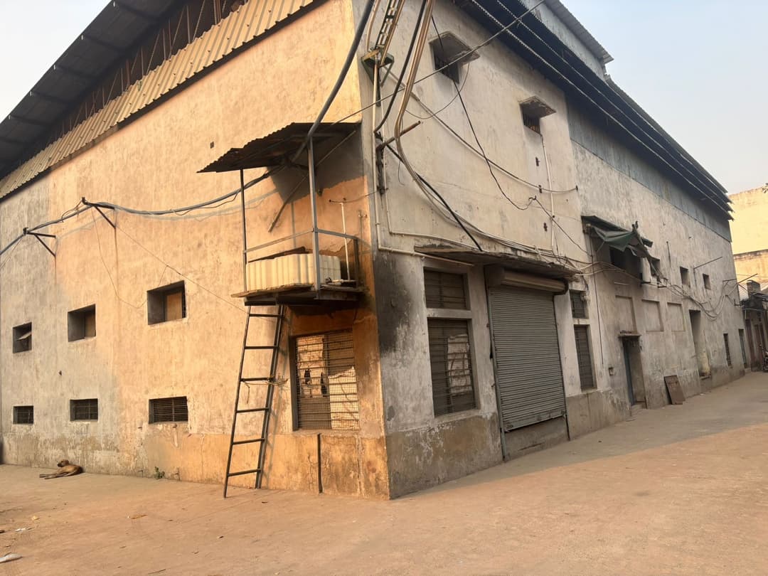 1,200 sqft warehouse in Delhi, New Delhi — photo 1 of 3