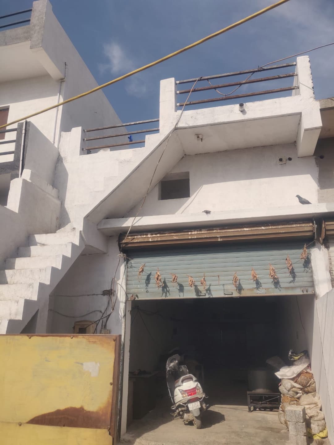 2,500 sqft warehouse in Rajkot, Gujarat — photo 1 of 3