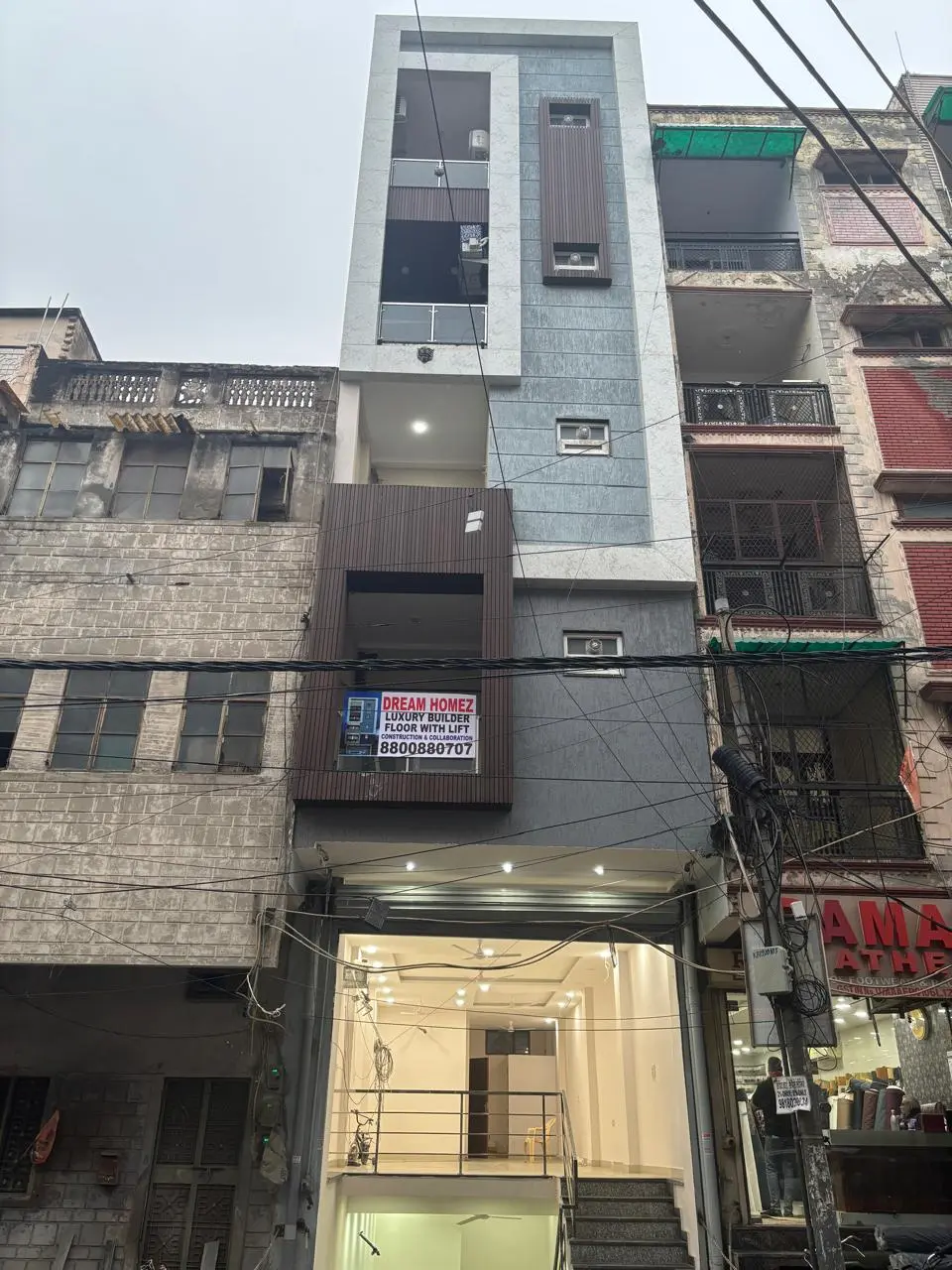 1,600 sqft warehouse in Delhi, Delhi — photo 1 of 4