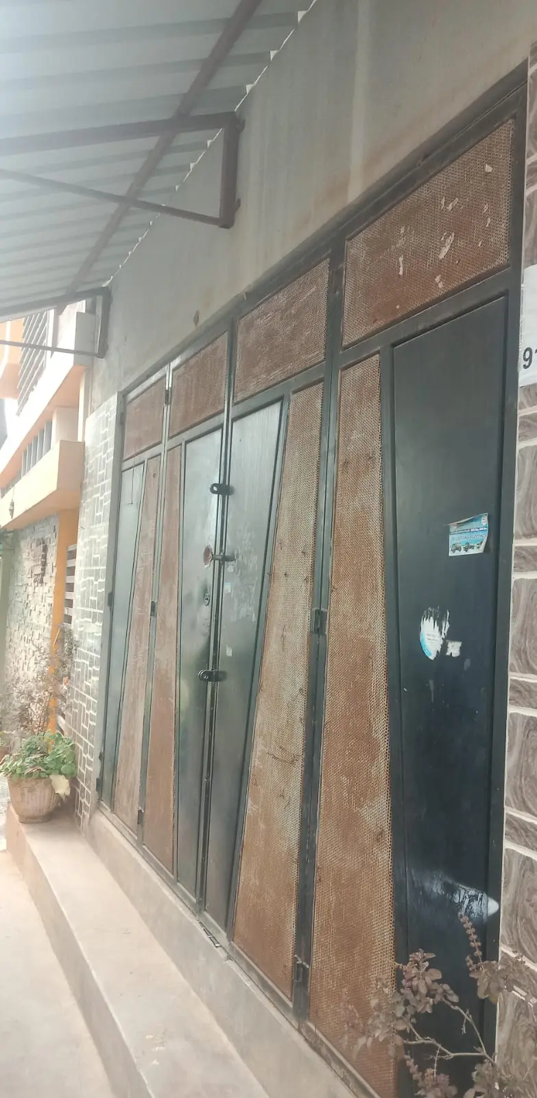 100 sqft warehouse in Bangalore, Karnataka — photo 1 of 2