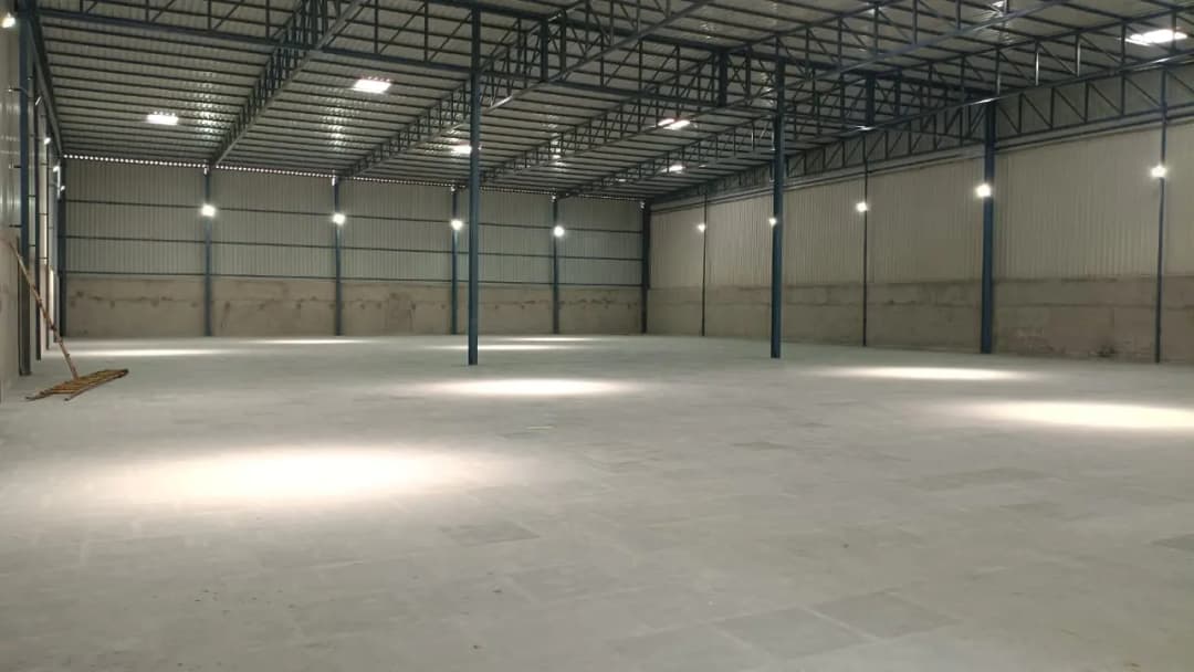 19,000 sqft warehouse in Bamnoli, Delhi — photo 1 of 6