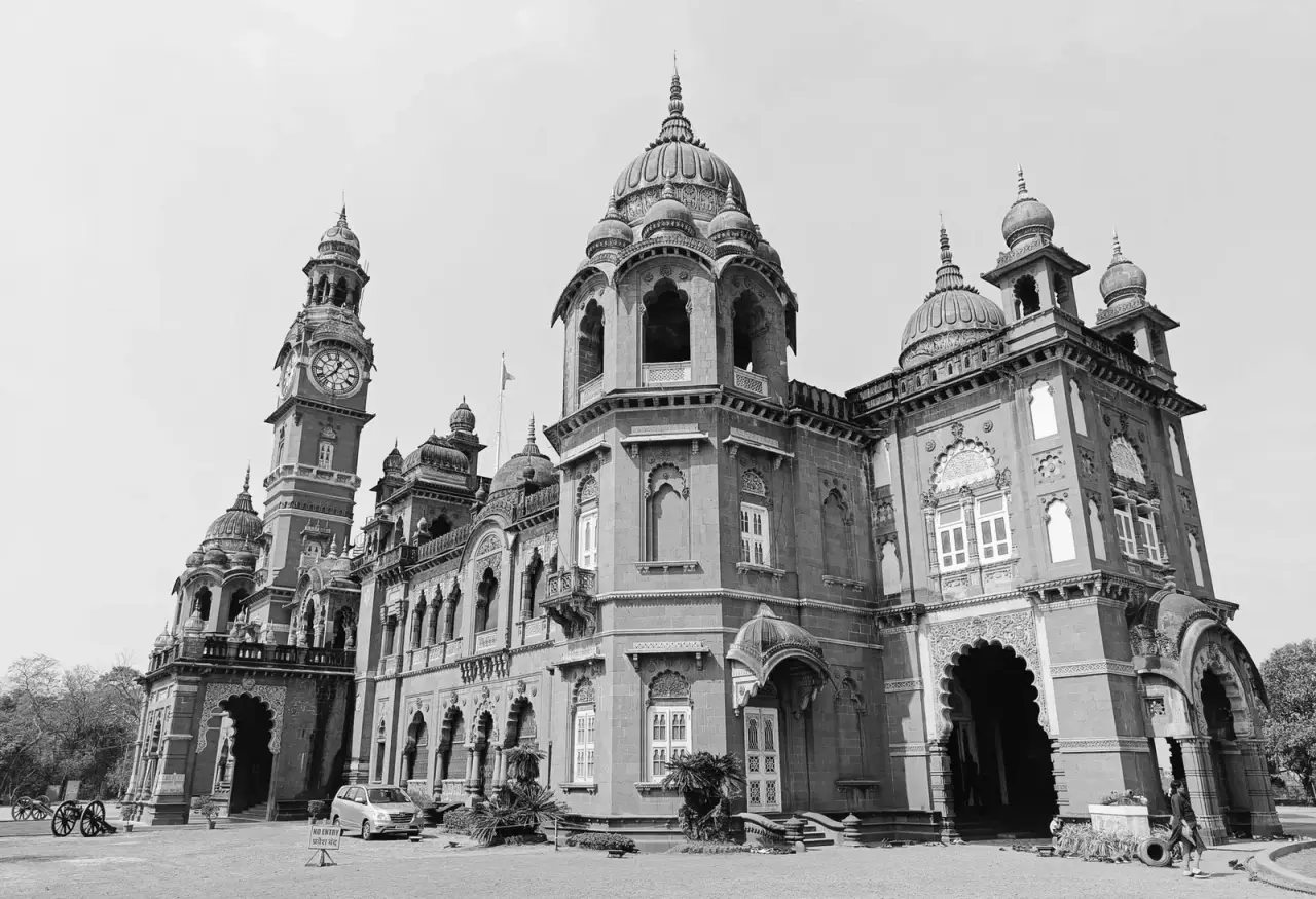New Palace in Kolhapur, in black and white